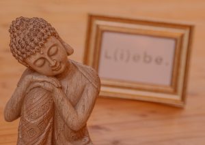 Buddah sitzend Experiences Präsent - Bewusst werden